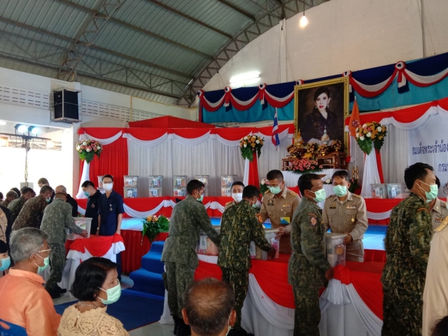 กิจกรรมการนำสิ่งของพระราชทานช่วยเหลือผู้ประสบภัยจากการระบาดของเชื้อไวรัสโคโรนา 2019 (COVID -19) 